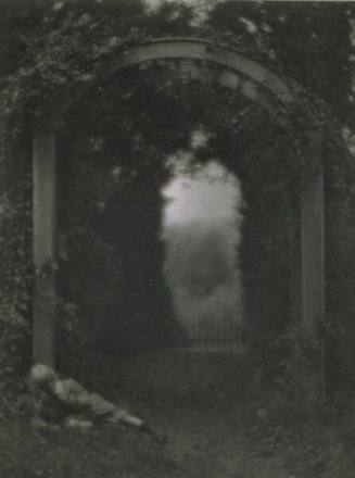Entrance to the Garden, published in "Camera Work," No. 23, July 1908