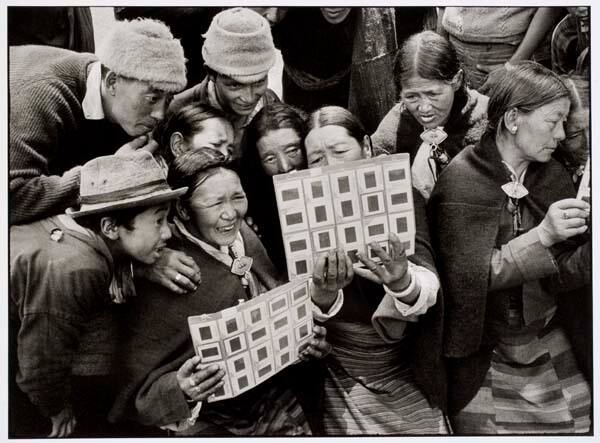 Yumthang, Sikkim: Villagers looking at slides of themselves