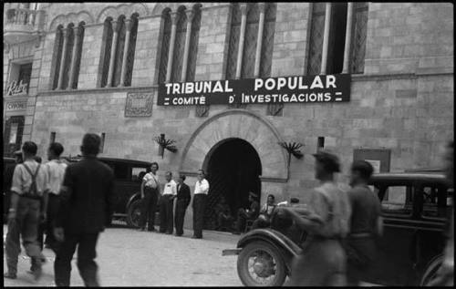 La Paeria com a seu del primer Tribunal Popular (The first Popular Tribunal at La Paeria, the town hall)