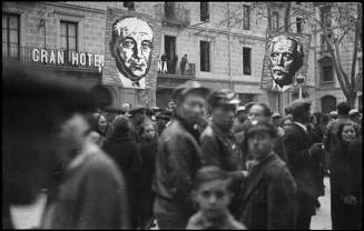 Untitled (Crowd with banners of Francisco Largo Caballero and Francesc Macià)