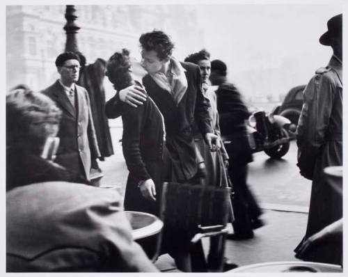 Le Baiser de l'Hôtel de Ville, from the portfolio "Robert Doisneau"