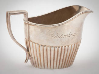 Creamer with Ribbed Bottom