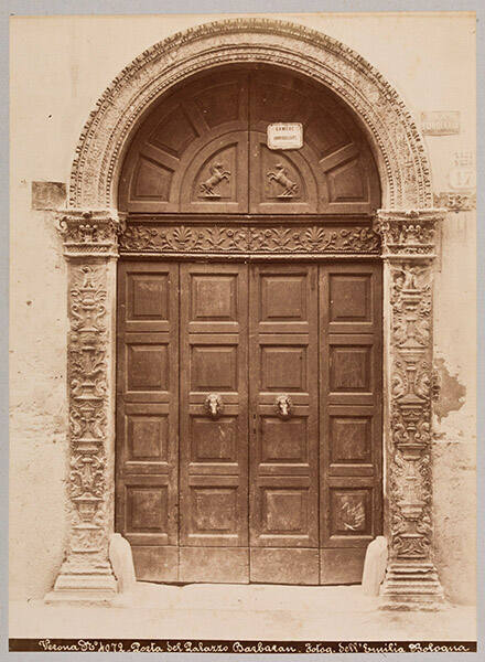 Verona No. 4072. Porta del Palazzo Barbaran; No. 8770 Genova, Porta del Palazzo Doria oggi Danovaro; publ. Fotografia dell'Emilia, Bologna