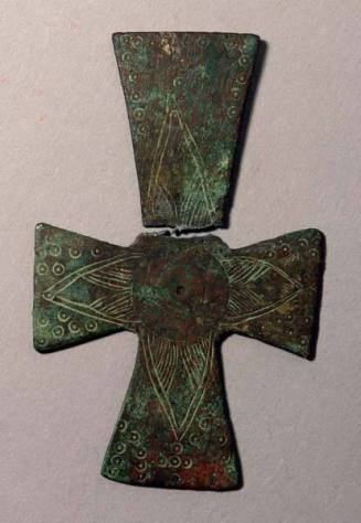Cross with Incised Rays and Circles
