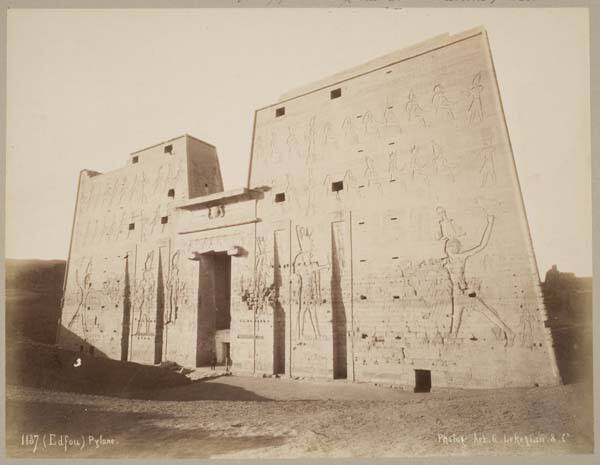 Pylone (Pylon), Edfou Temple, Egypt