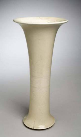 Vase in the shape of an ancient wine beaker (Gu)