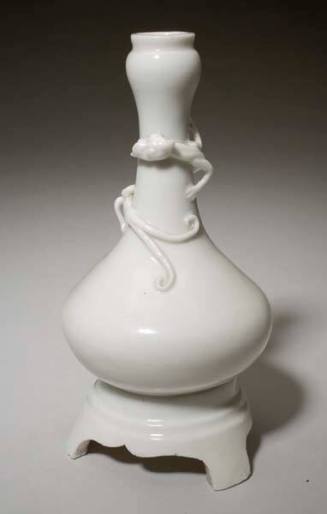 Dehua ware vase: dragon design