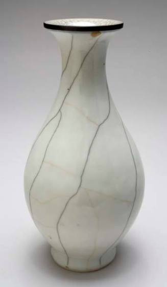 Guan-type pear-shaped vase