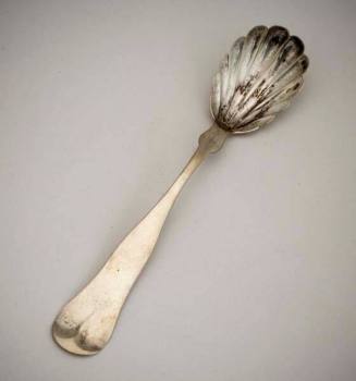 Scalloped spoon